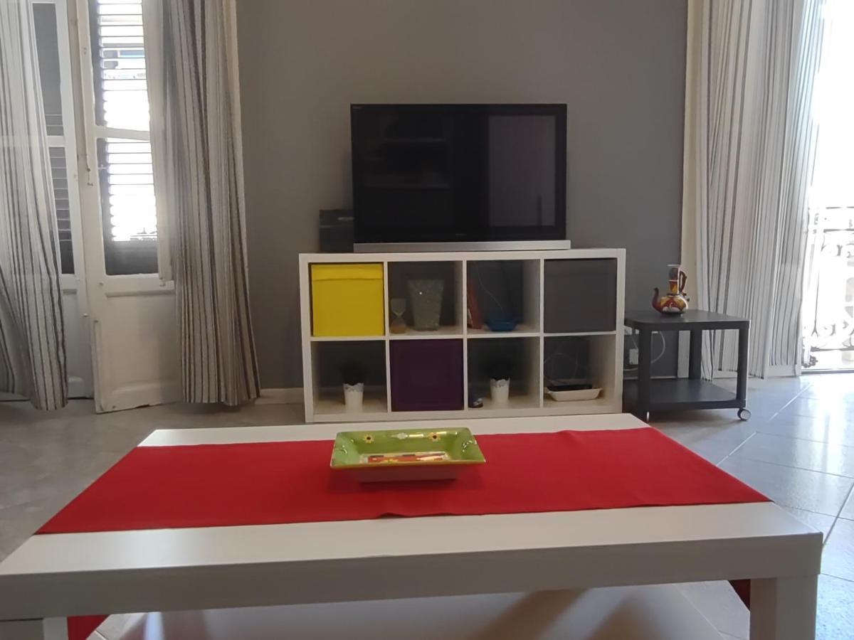 Central Apartment A Due Passi Dal Porto 팔레르모 외부 사진