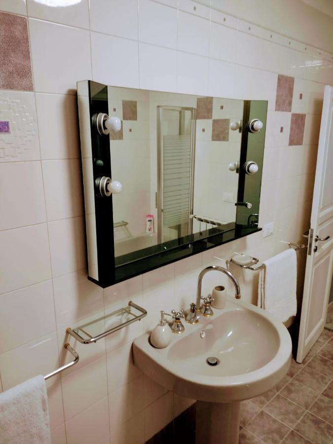 Central Apartment A Due Passi Dal Porto 팔레르모 외부 사진